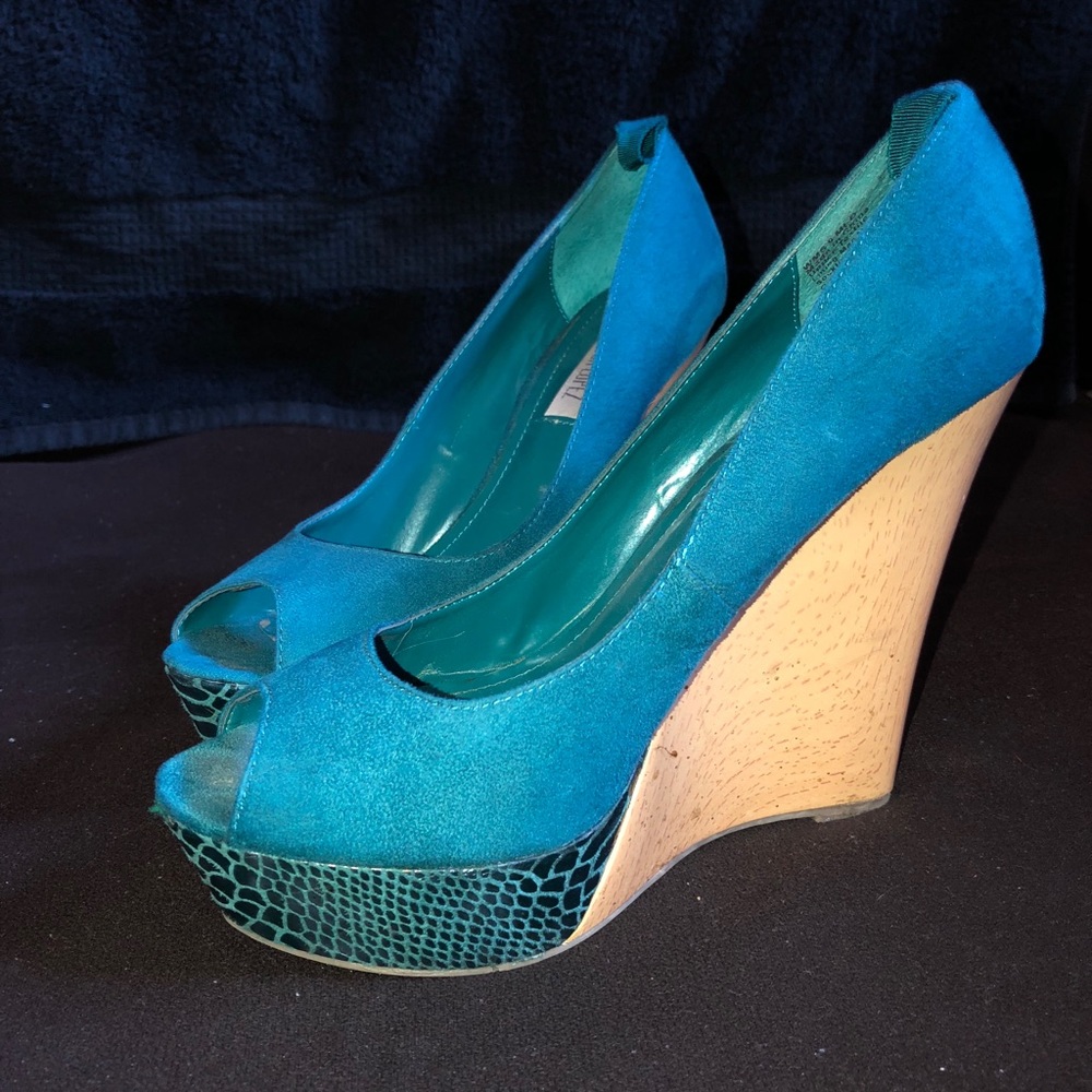 Teal wedges